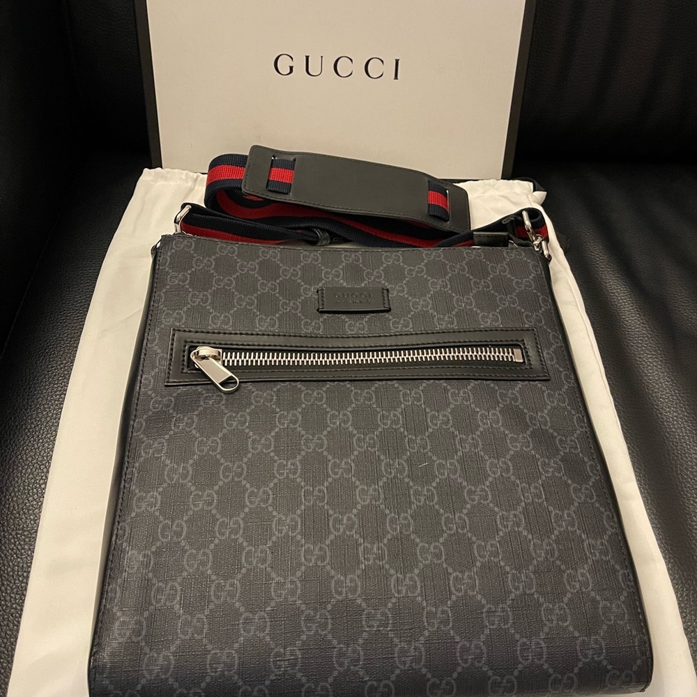 Gucci Messenger GG Supreme Black Grey